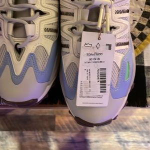 Adidas size 7.5 brand new never been worn, athletic shoe